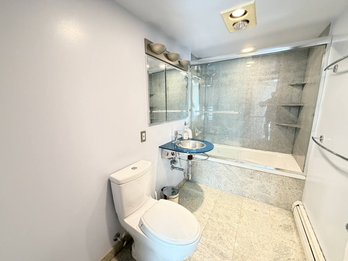 Townhouse for rent at 5557 S Harper Ave, Chicago, IL 60637