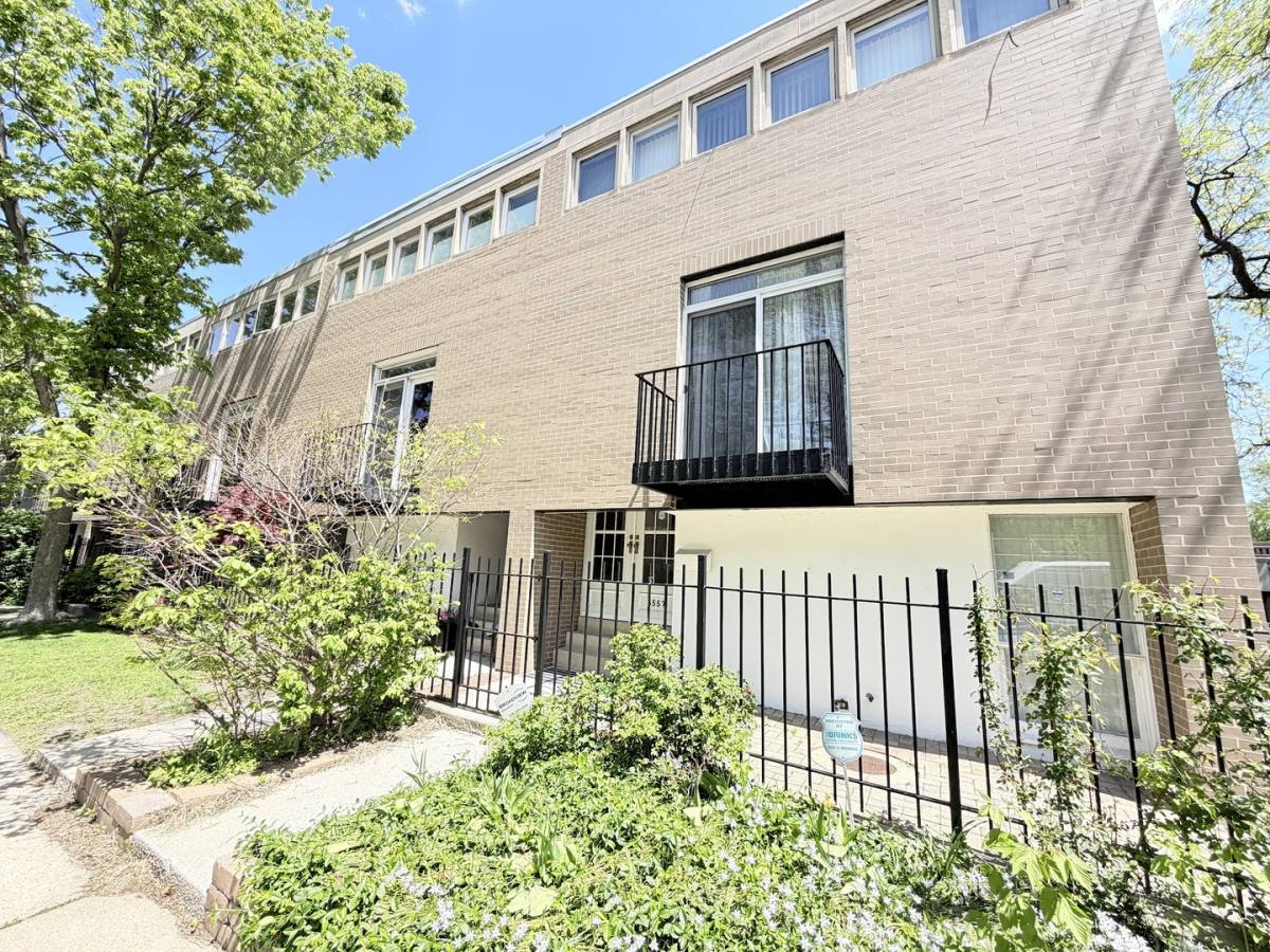 Townhouse for rent at 5557 S Harper Ave, Chicago, IL 60637