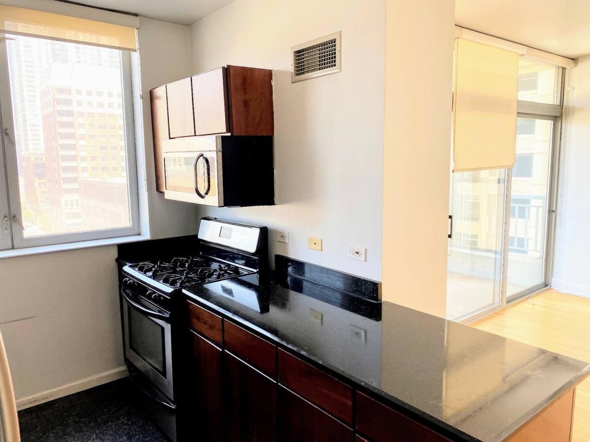 Apartment for rent at 600 N Dearborn St #811, Chicago, IL 60654