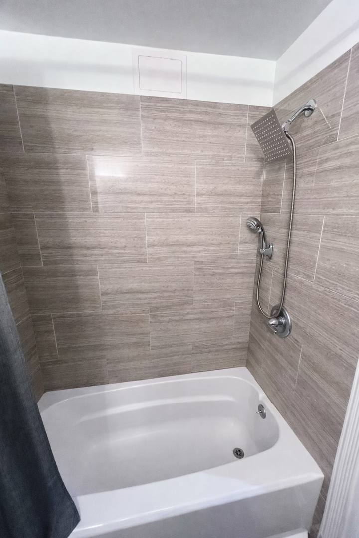 Apartment for rent at 2129 N Southport Ave #2C, Chicago, IL 60614