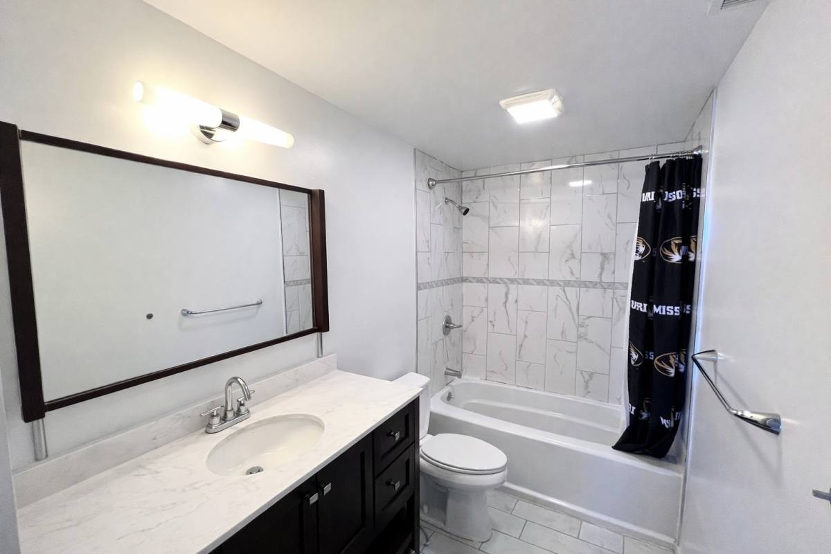 Apartment for rent at 2129 N Southport Ave #2C, Chicago, IL 60614