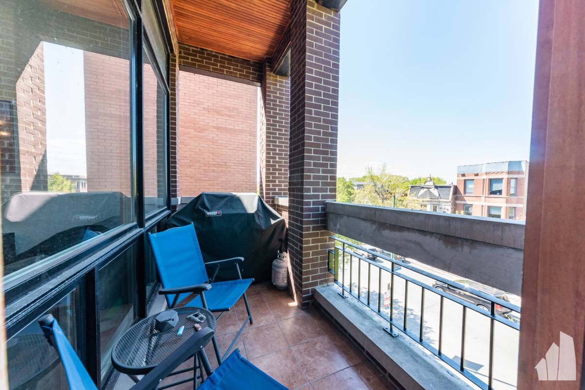 Apartment for rent at 1133 W Addison #3, Chicago, IL 60613