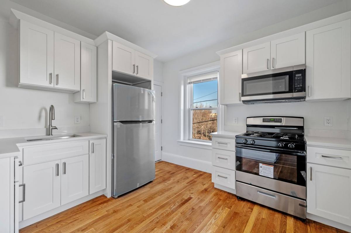 Apartment for rent at 305-307 Medford St, Somerville, MA 02143