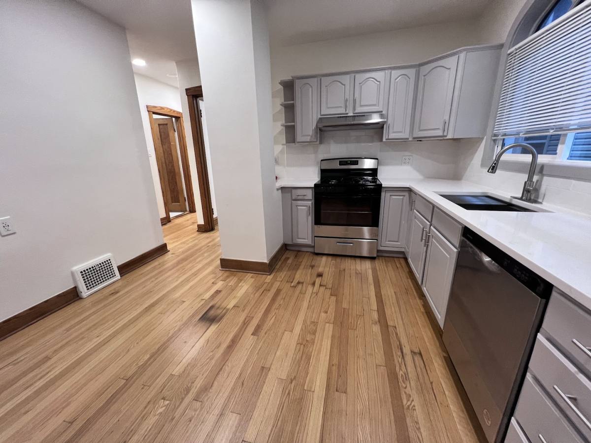 Apartment for rent at 5833 W Peterson Ave #1F, Chicago, IL 60646