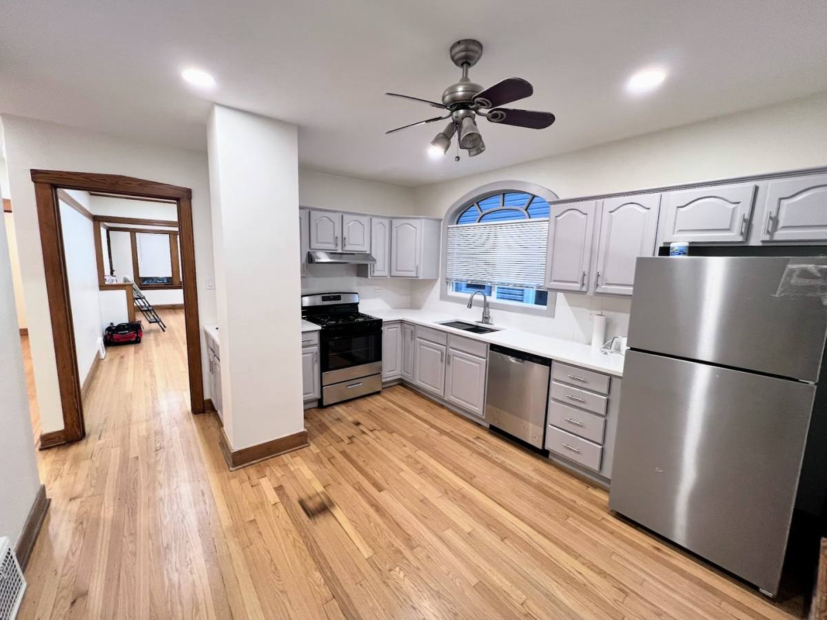 Apartment for rent at 5833 W Peterson Ave #1F, Chicago, IL 60646