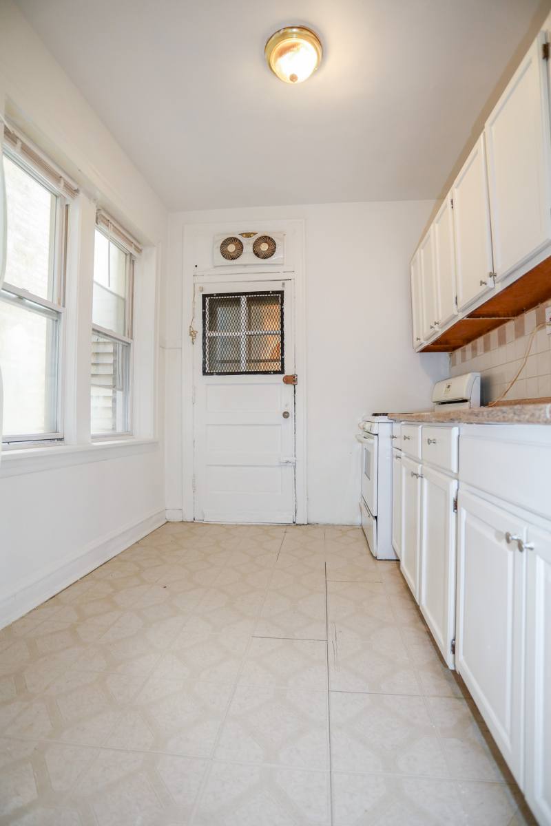 Apartment for rent at 4943 W Belle Plaine Ave #2A, Chicago, IL 60641