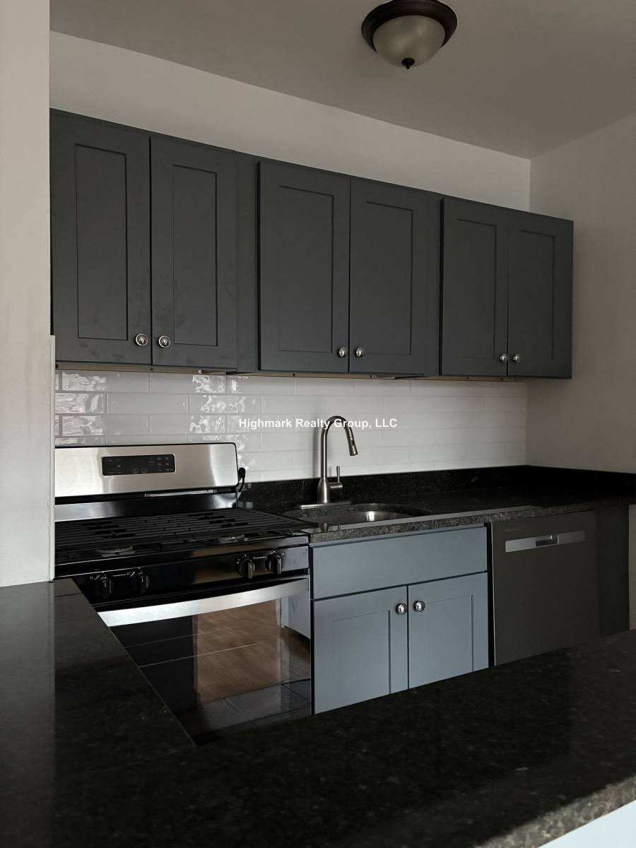 Apartment for rent at 5662 N Ridge Ave #4, Chicago, IL 60660