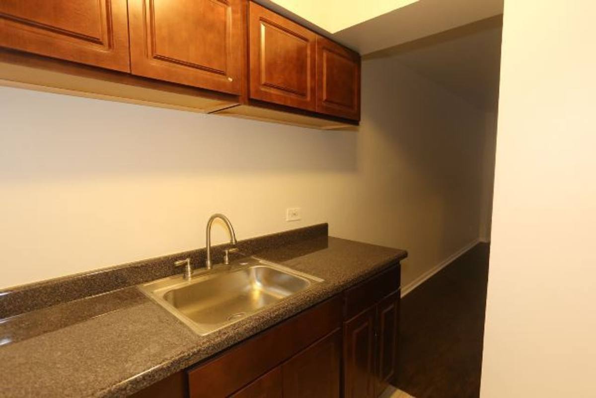Apartment for rent at 1040 W Hollywood #320, Chicago, IL 60660