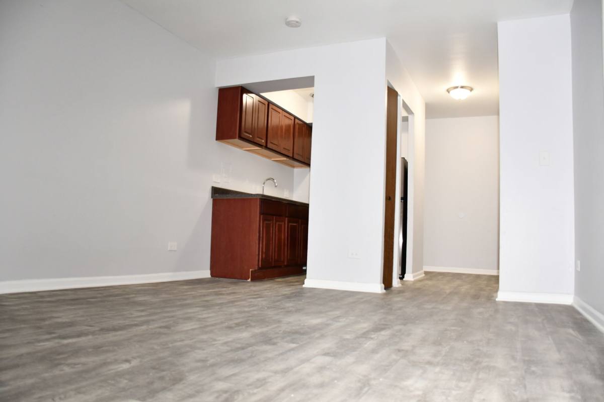 Apartment for rent at 1040 W Hollywood #320, Chicago, IL 60660
