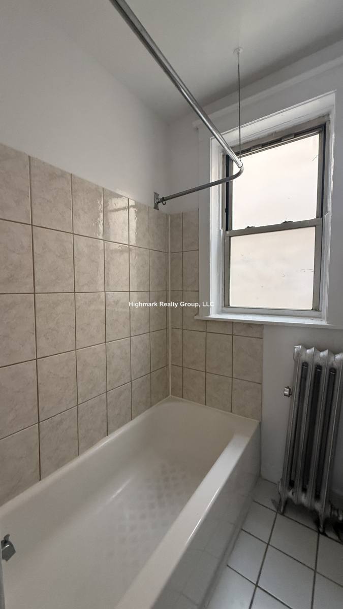 Apartment for rent at 2342 W Touhy #3AB, Chicago, IL 60645