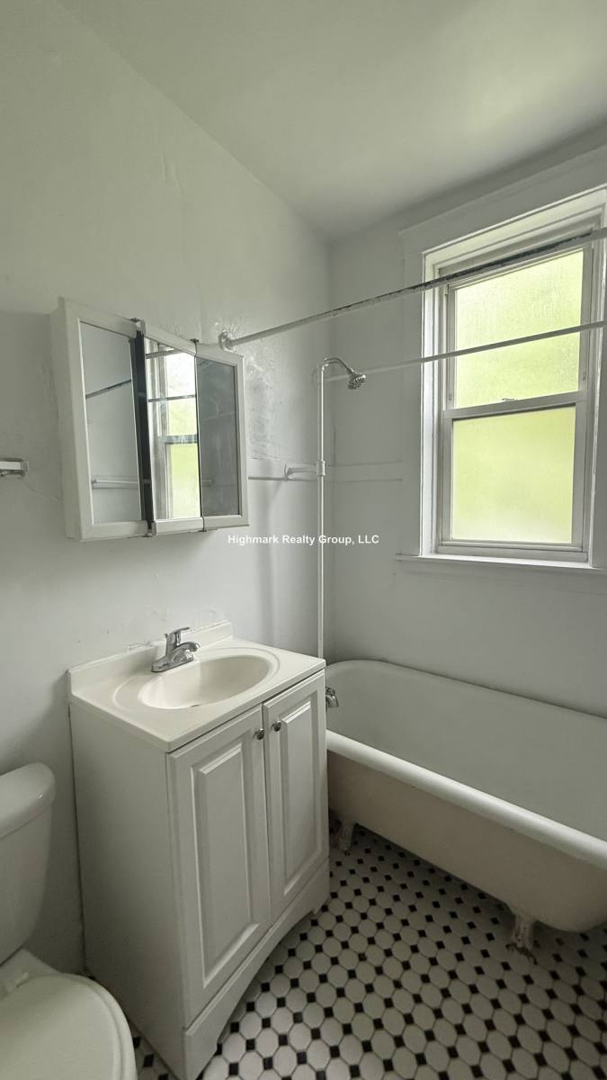 Apartment for rent at 4866 N Magnolia, Chicago, IL 60640