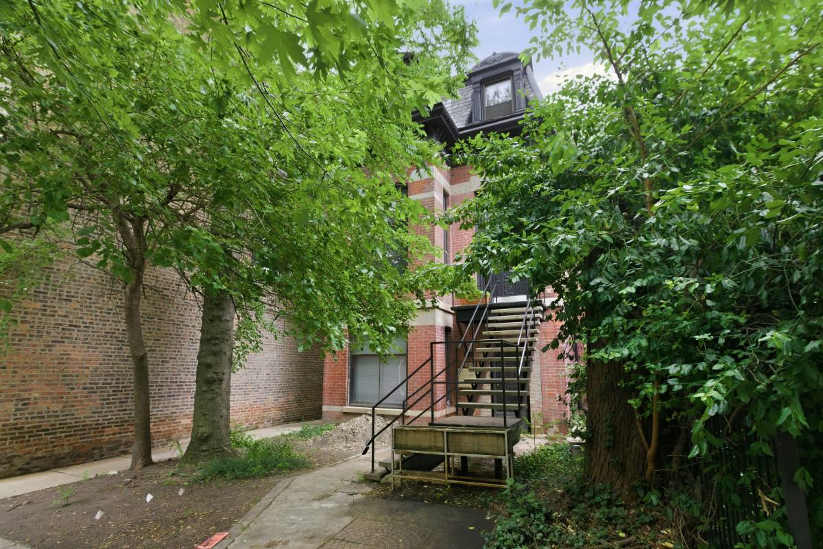 Apartment for rent at 1931 W Evergreen Ave #1, Chicago, IL 60622