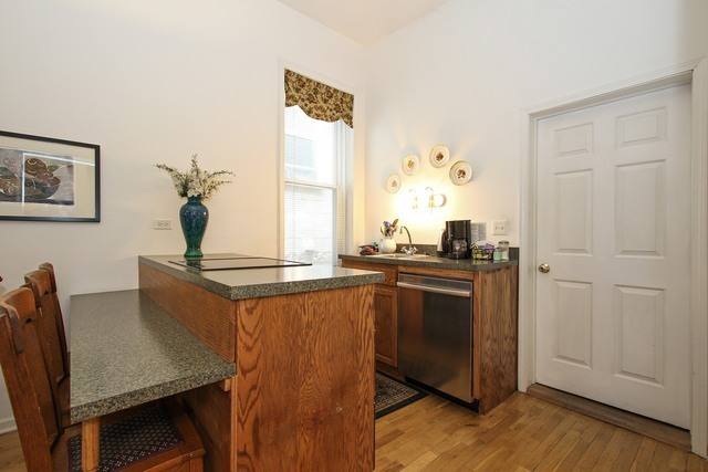 Apartment for rent at 1252 N Greenview Ave #1, Chicago, IL 60642
