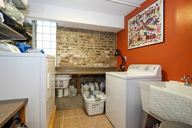 Apartment for rent at 1252 N Greenview Ave #1, Chicago, IL 60642