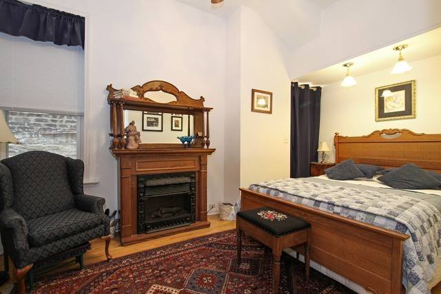 Apartment for rent at 1252 N Greenview Ave #1, Chicago, IL 60642