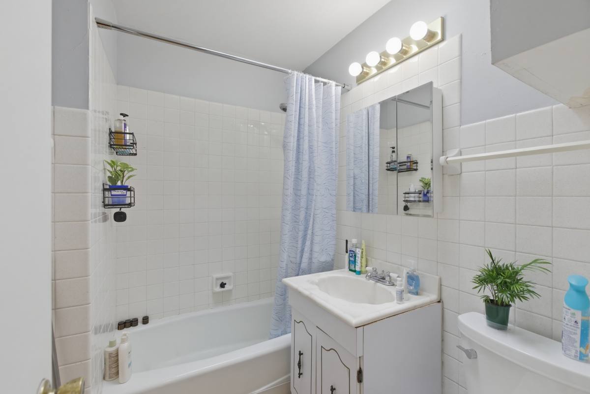 Apartment for rent at 1931 W Evergreen Ave #3, Chicago, IL 60622