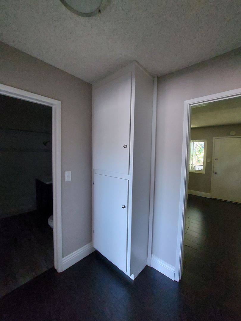 Apartment for rent at 631 Almond Ave, Long Beach, CA 90802