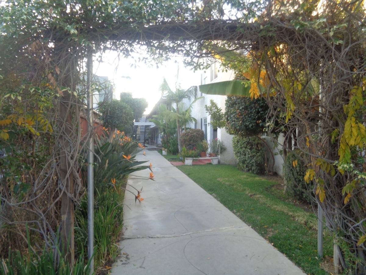 Apartment for rent at 631 Almond Ave, Long Beach, CA 90802