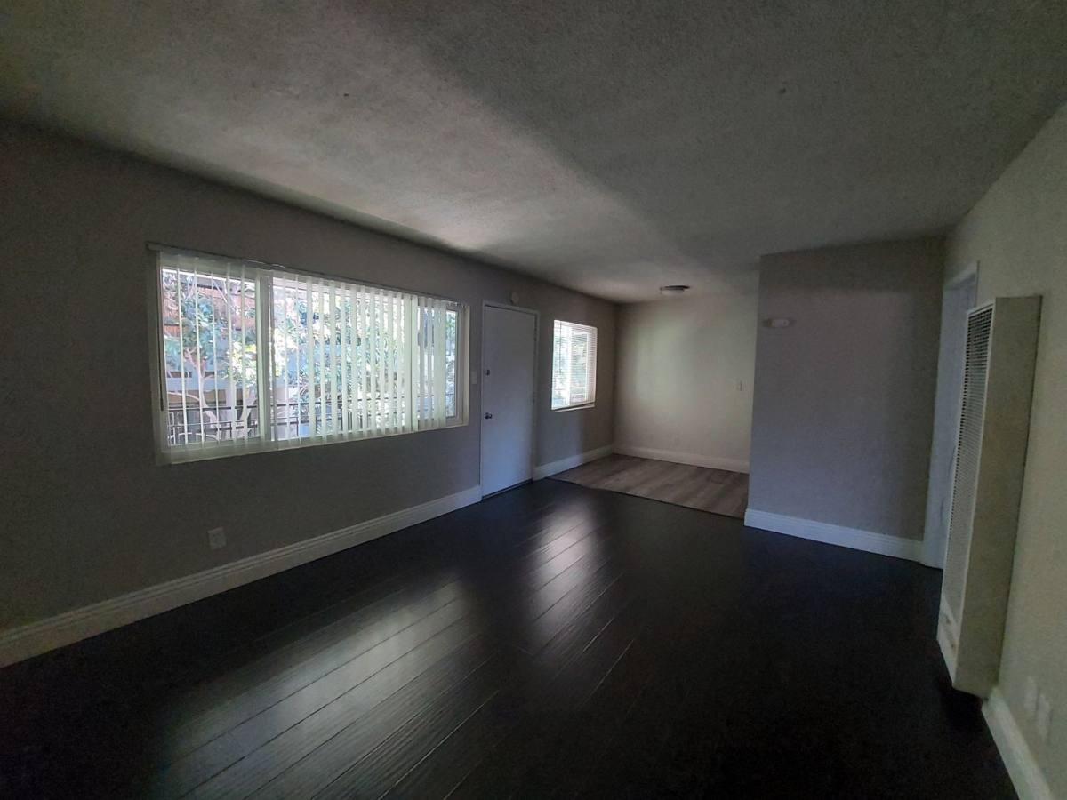 Apartment for rent at 631 Almond Ave, Long Beach, CA 90802