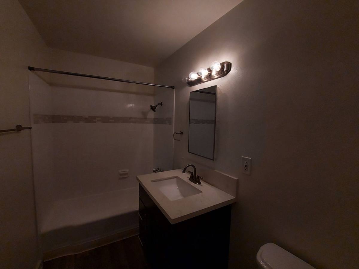 Apartment for rent at 631 Almond Ave, Long Beach, CA 90802