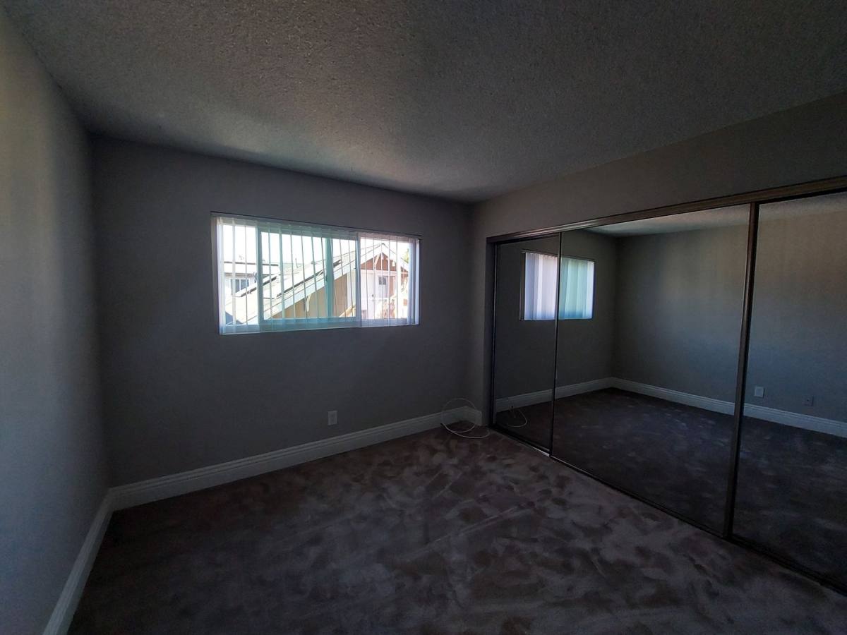 Apartment for rent at 631 Almond Ave, Long Beach, CA 90802