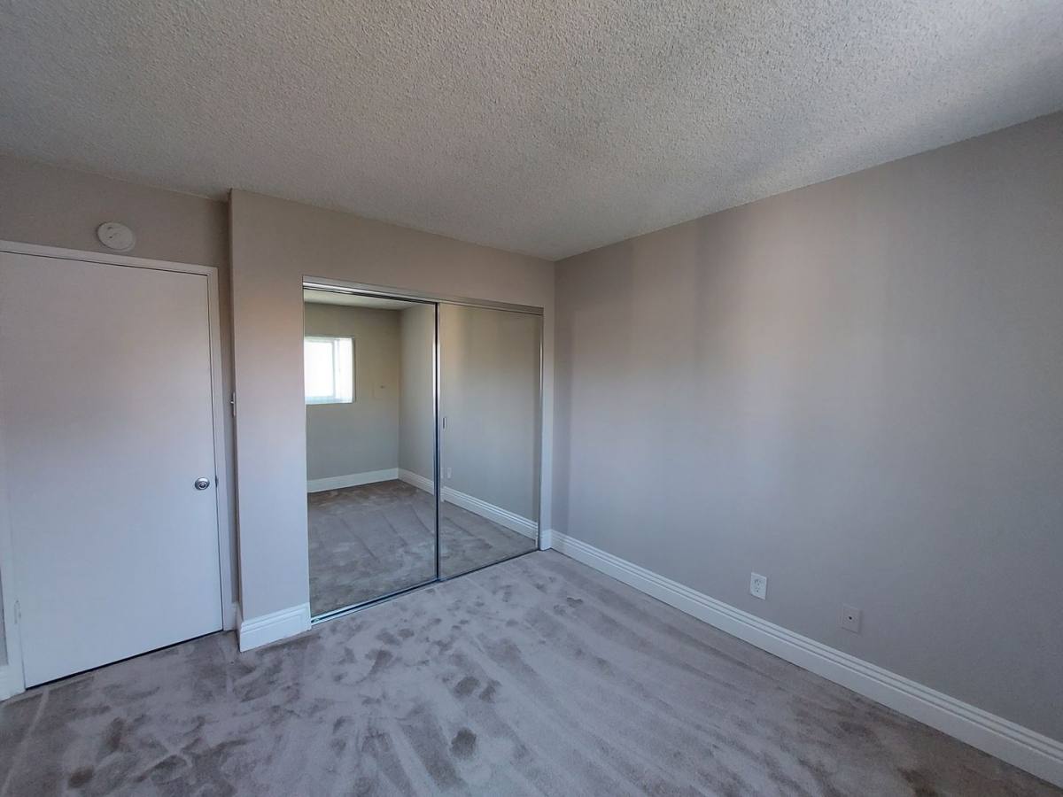 Apartment for rent at 631 Almond Ave, Long Beach, CA 90802