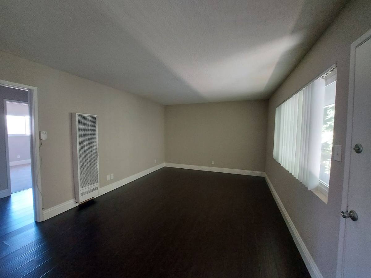Apartment for rent at 631 Almond Ave, Long Beach, CA 90802