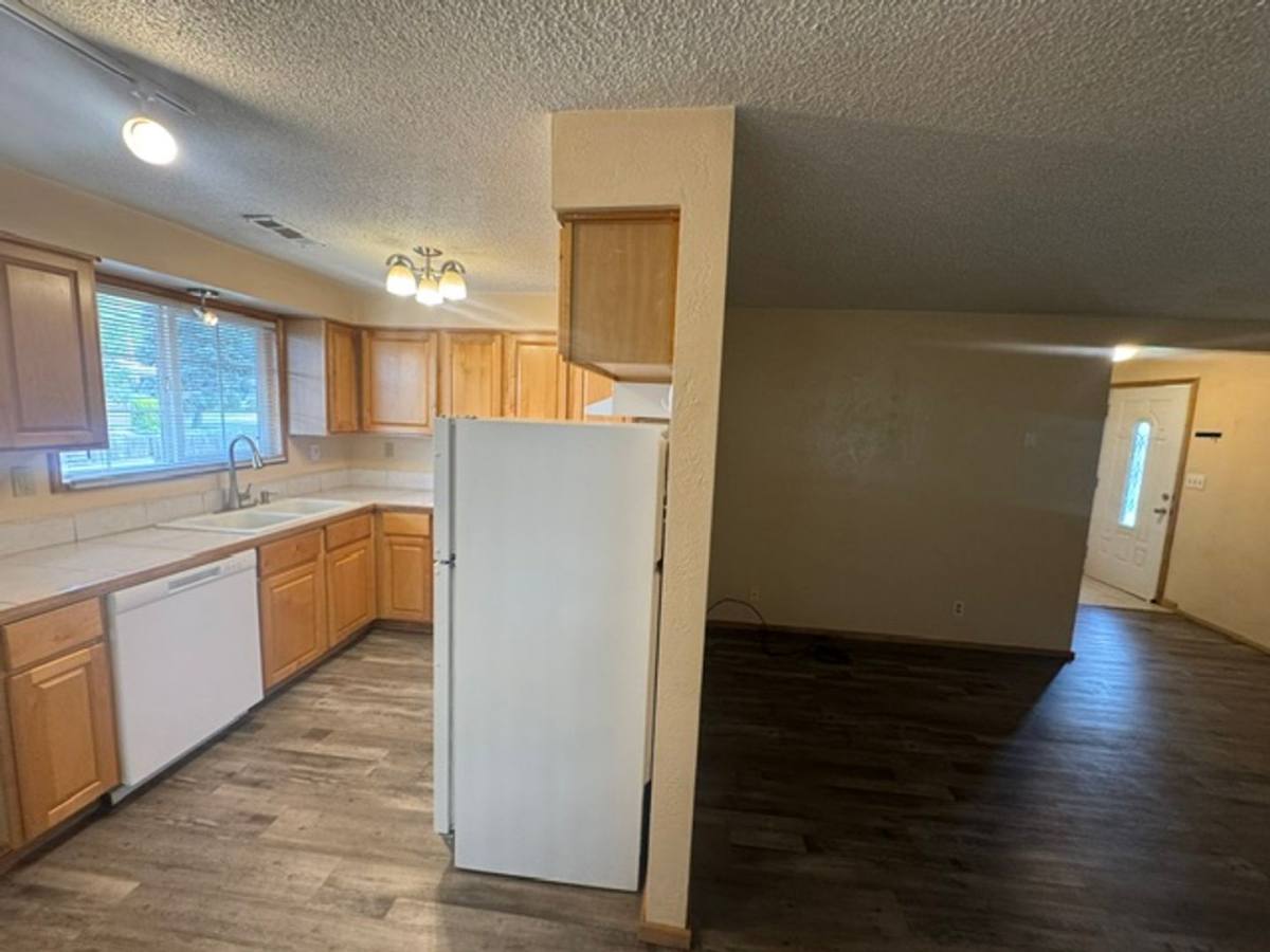 Apartment for rent at 848 Olympic Ave, Medford, OR 97504
