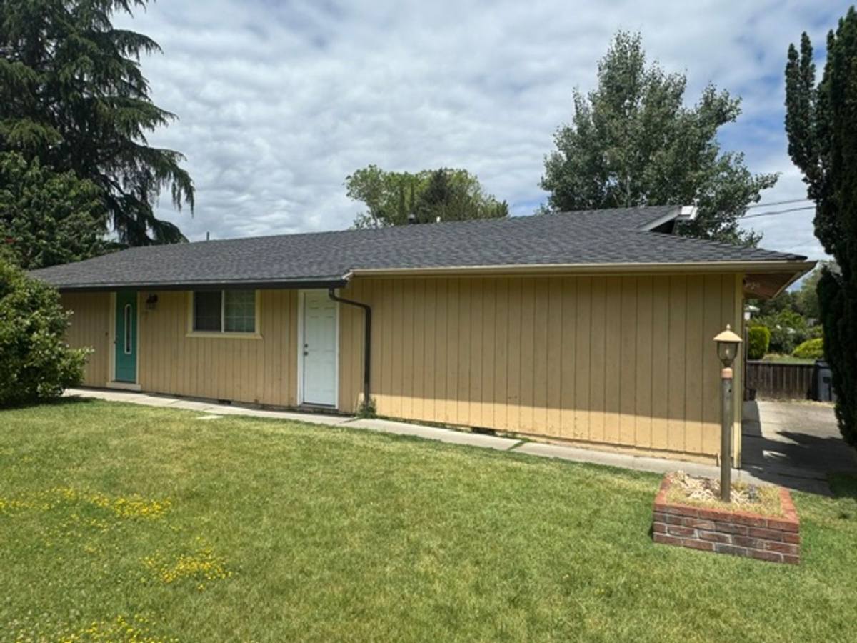 Apartment for rent at 848 Olympic Ave, Medford, OR 97504