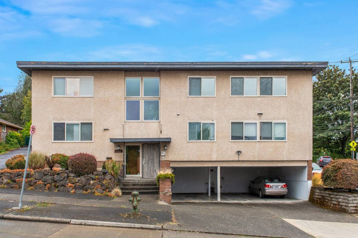 Apartment for rent at 5502 29th Ave NE, Seattle, WA 98105