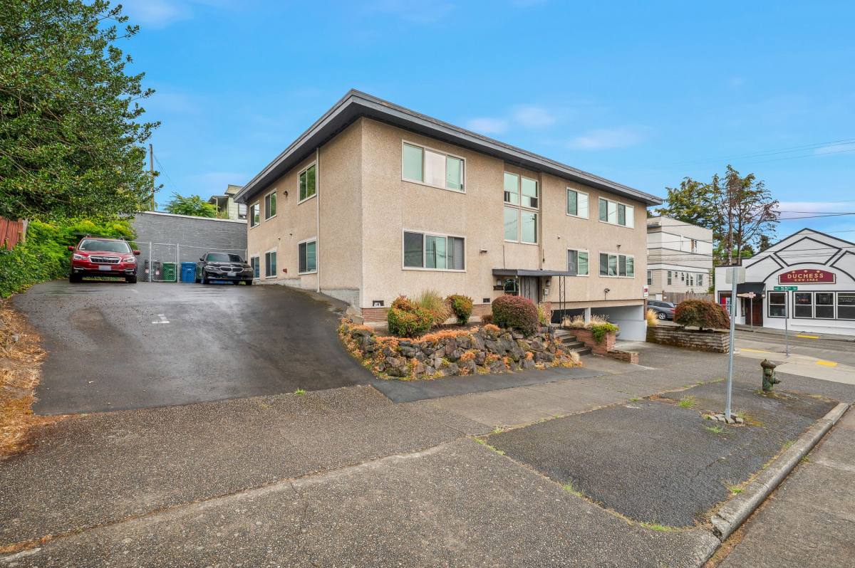 Apartment for rent at 5502 29th Ave NE, Seattle, WA 98105