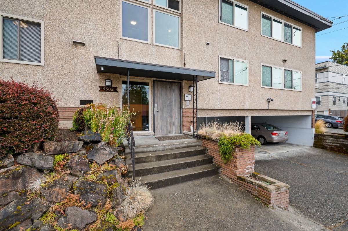 Apartment for rent at 5502 29th Ave NE, Seattle, WA 98105