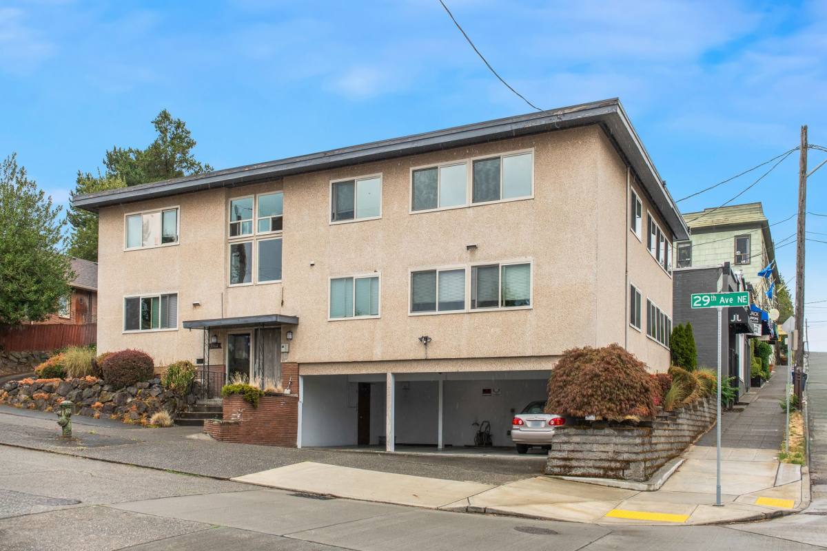 Apartment for rent at 5502 29th Ave NE, Seattle, WA 98105