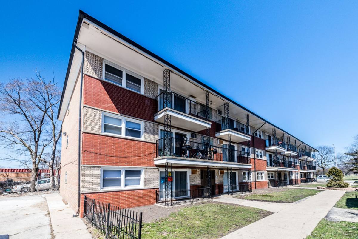 Apartment for rent at 1121-1125 W 127th, Riverdale, IL 60827