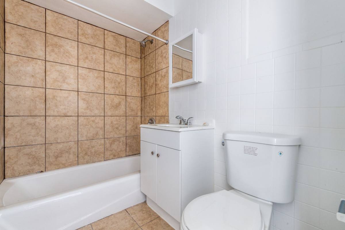 Apartment for rent at 1121-1125 W 127th, Riverdale, IL 60827