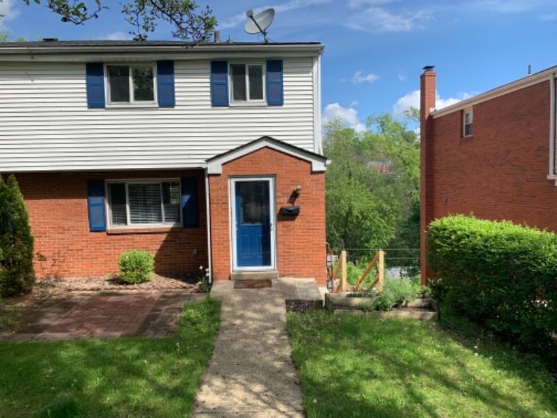 Townhouse for rent at 1521 Dunluce Dr, Pittsburgh, PA 15227