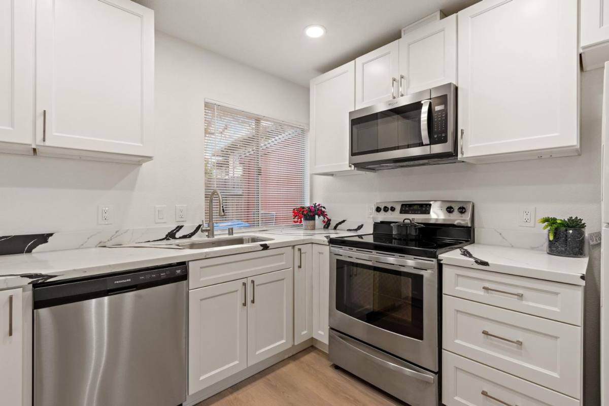 Apartment for rent at 1577 Drake Dr, Davis, CA 95616