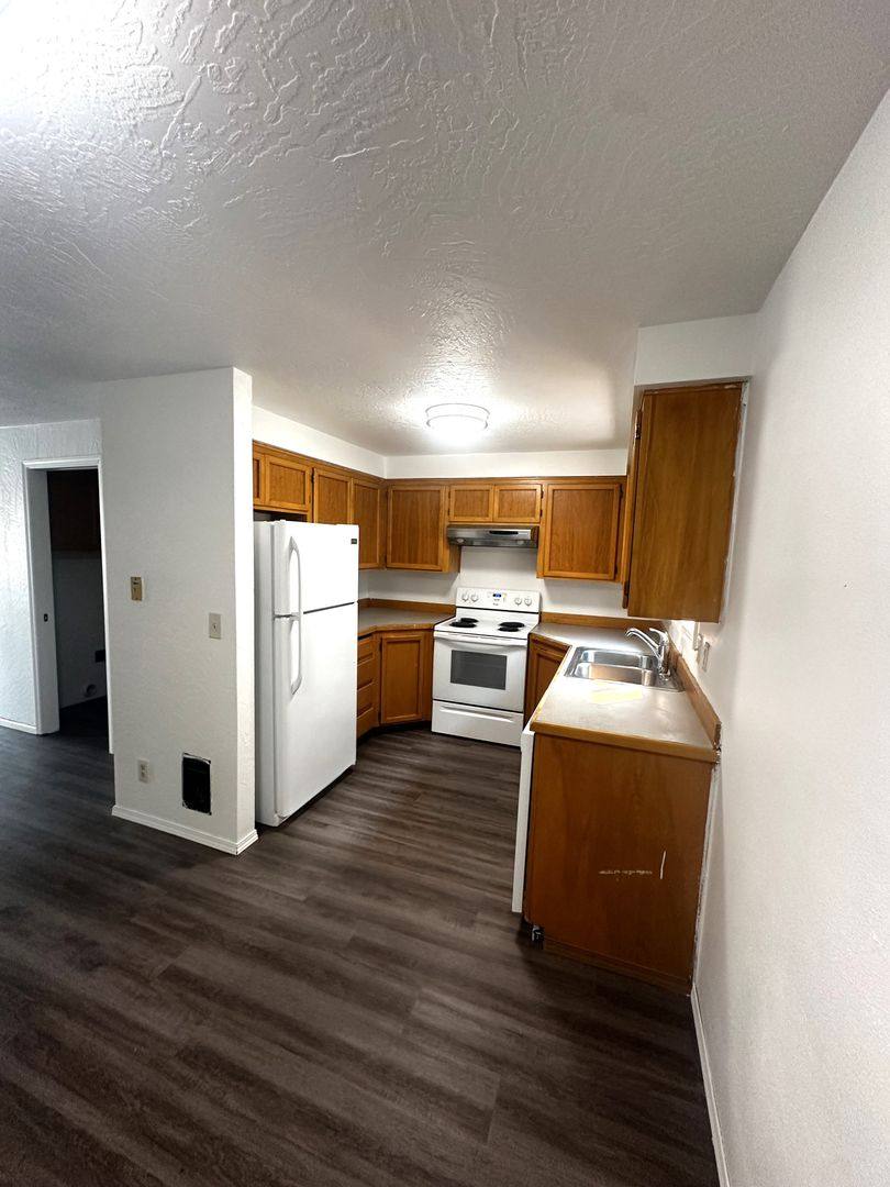 Townhouse for rent at 3682-3698 47th Ave NE, Salem, OR 97305