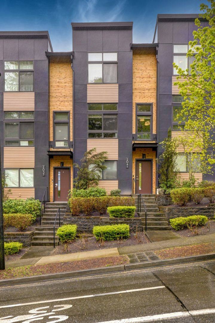 Townhouse for rent at 2041 NW Talus Dr, Issaquah, WA 98027