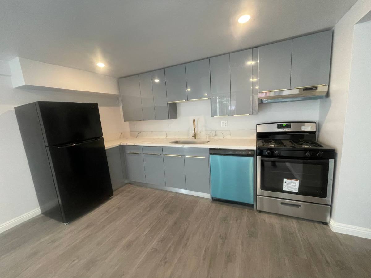 Apartment for rent at 1019 N Hayworth Ave, Los Angeles, CA 90046