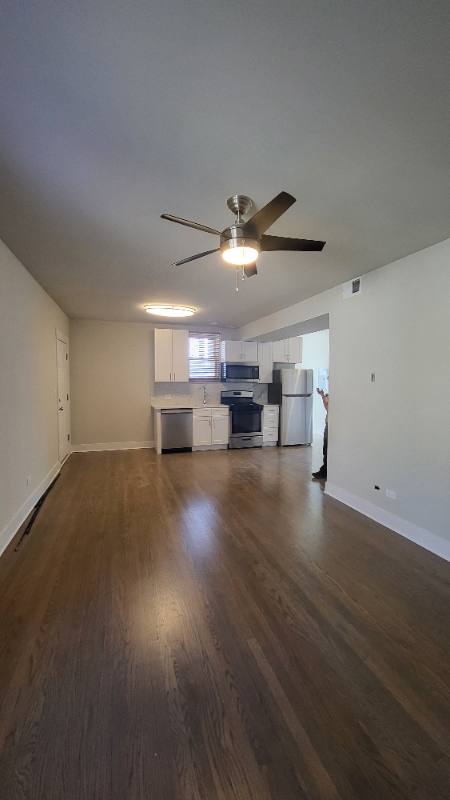 Apartment for rent at 6416 N Campbell #2R, Chicago, IL 60645