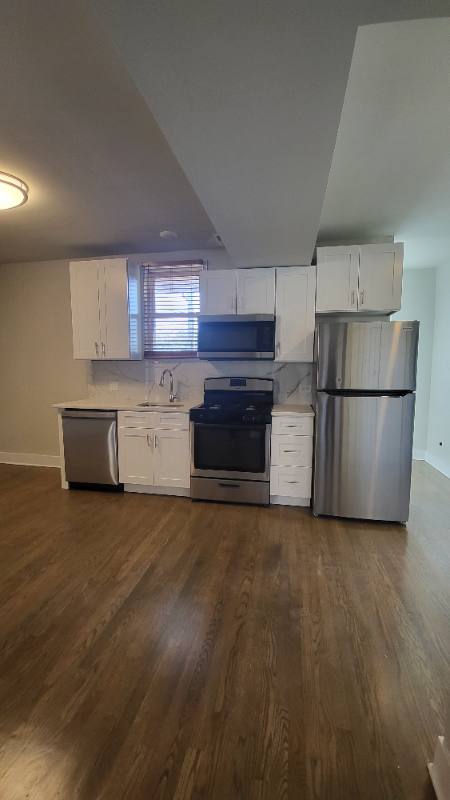 Apartment for rent at 6416 N Campbell #2R, Chicago, IL 60645