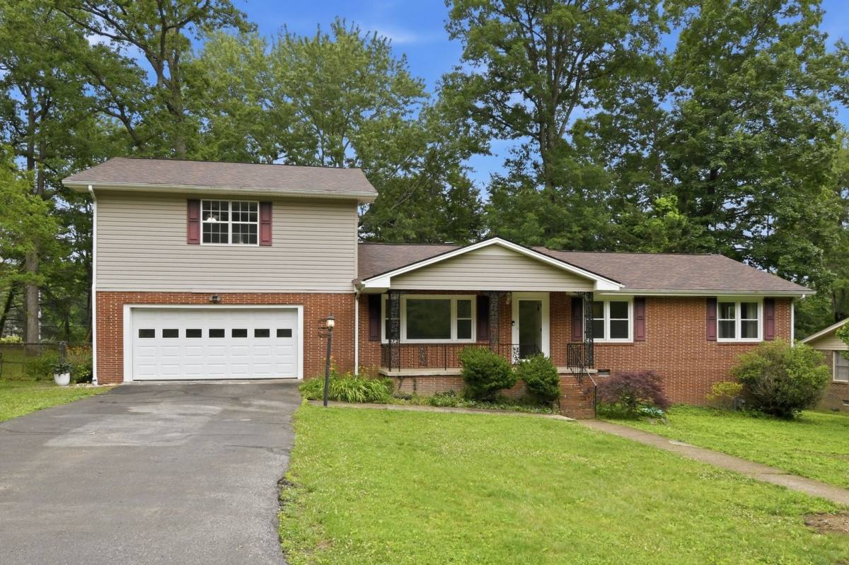 House for rent at 1306 Brockton Dr, Signal Mountain, TN 37377