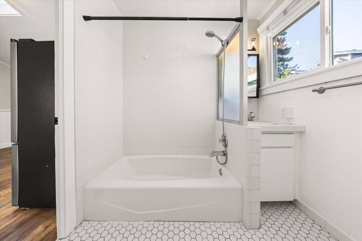 Apartment for rent at 320 - 322 W Sola St, Santa Barbara, CA 93101
