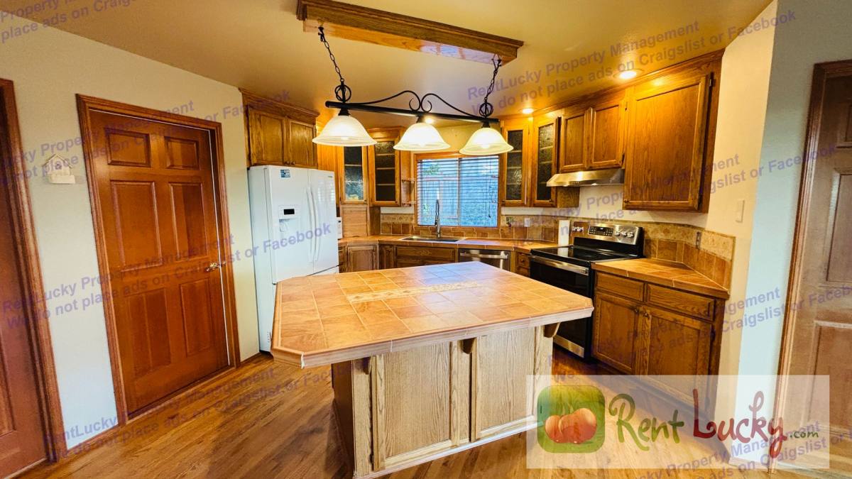 House for rent at 5216 Ridge Dr NE, Tacoma, WA 98422