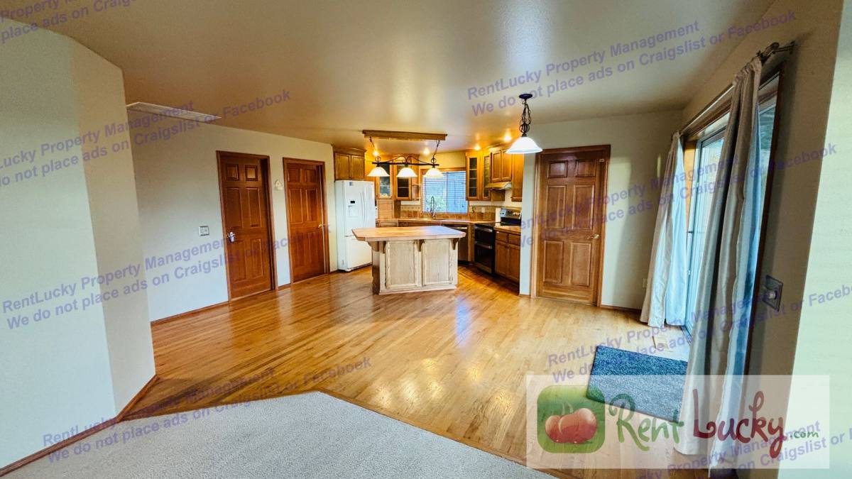 House for rent at 5216 Ridge Dr NE, Tacoma, WA 98422