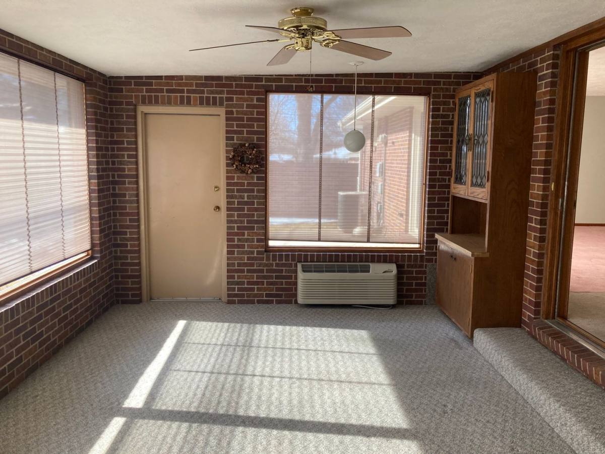 House for rent at 4924 Cresthaven Dr, Lincoln, NE 68516