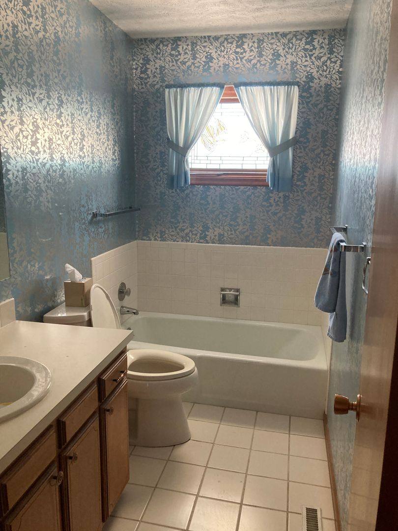 House for rent at 4924 Cresthaven Dr, Lincoln, NE 68516