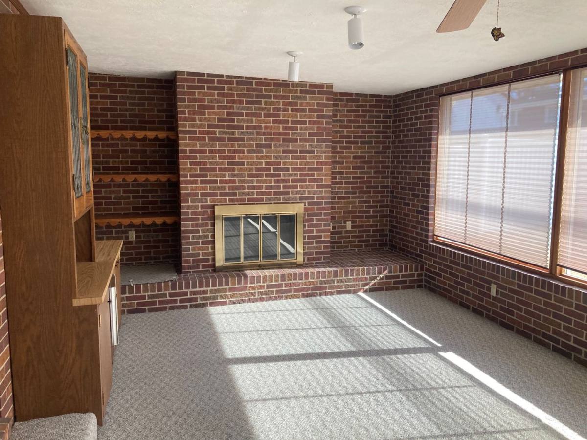 House for rent at 4924 Cresthaven Dr, Lincoln, NE 68516