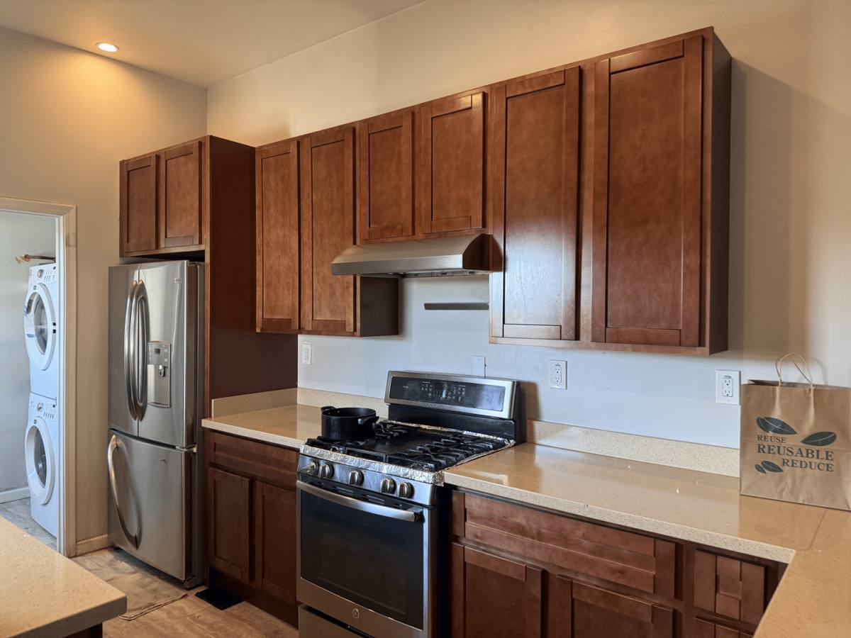 Apartment for rent at 2533 Filbert St, Oakland, CA 94607